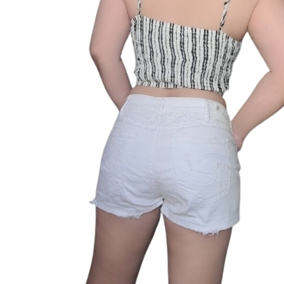 SILVER Jeans Co Distressed Aiko Mid Shorts Size 31 in White - Picture 2 of 16